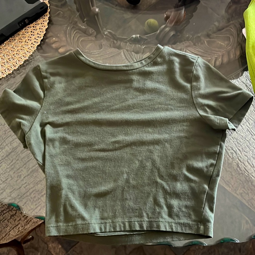 Green crop tee
